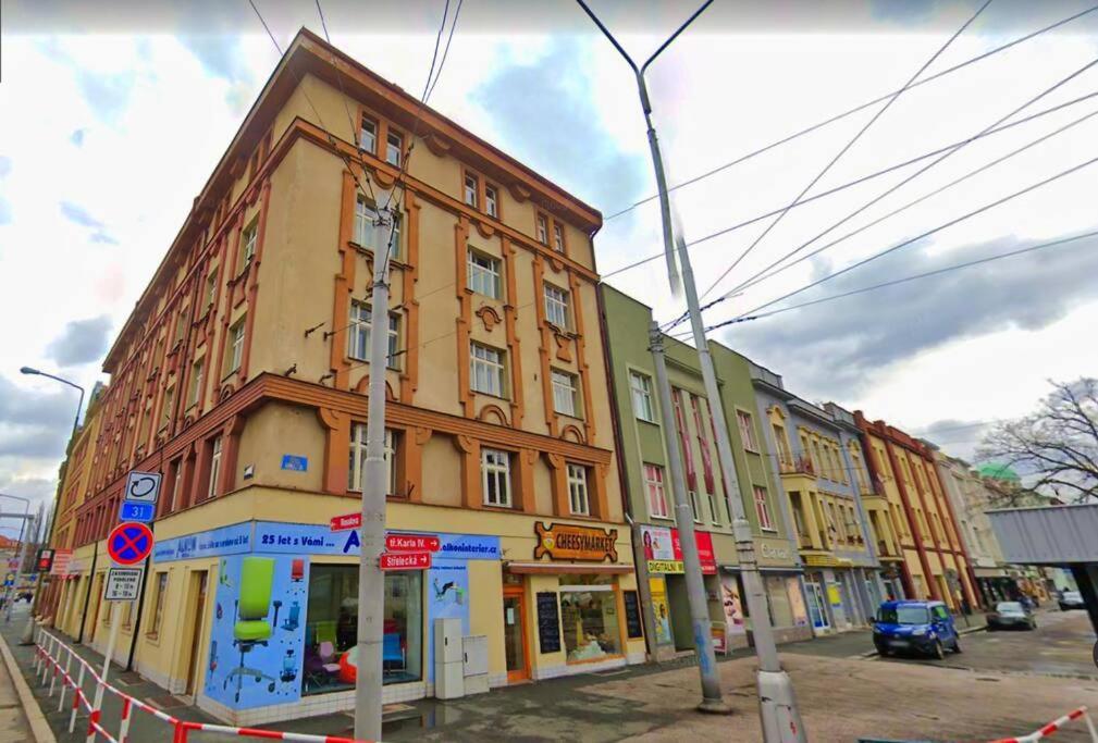 Appartamento Knk Vibrant Central Spacious Hideaway Hradec Králové Esterno foto