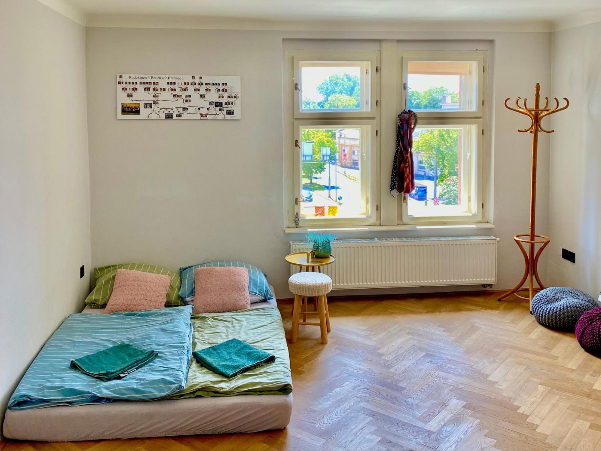 Appartamento Knk Vibrant Central Spacious Hideaway Hradec Králové Esterno foto